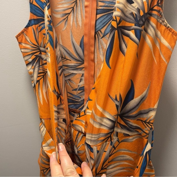 Papillon floral romper with faux pockets and buttons - Picture 7 of 8